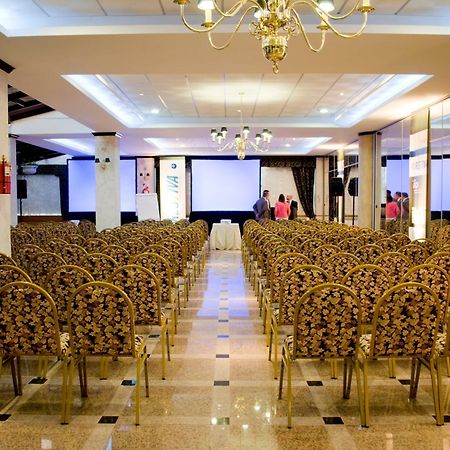 Отель Ramada By Wyndham Buenos Aires Висенте-Лопес Бизнес фото