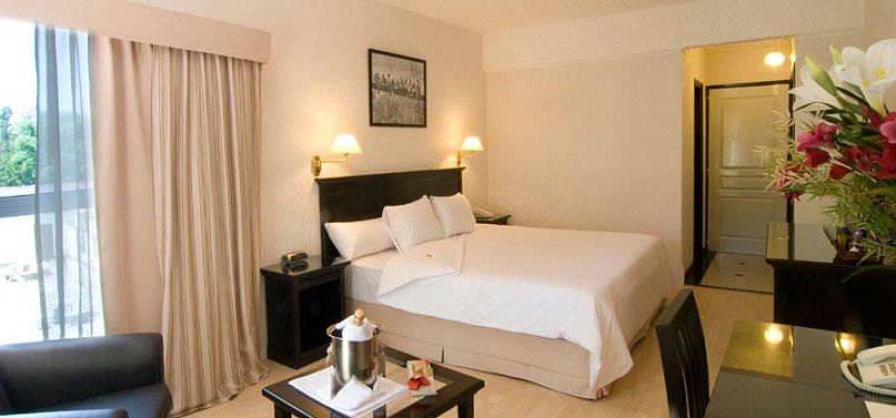 Отель Ramada By Wyndham Buenos Aires Висенте-Лопес Экстерьер фото