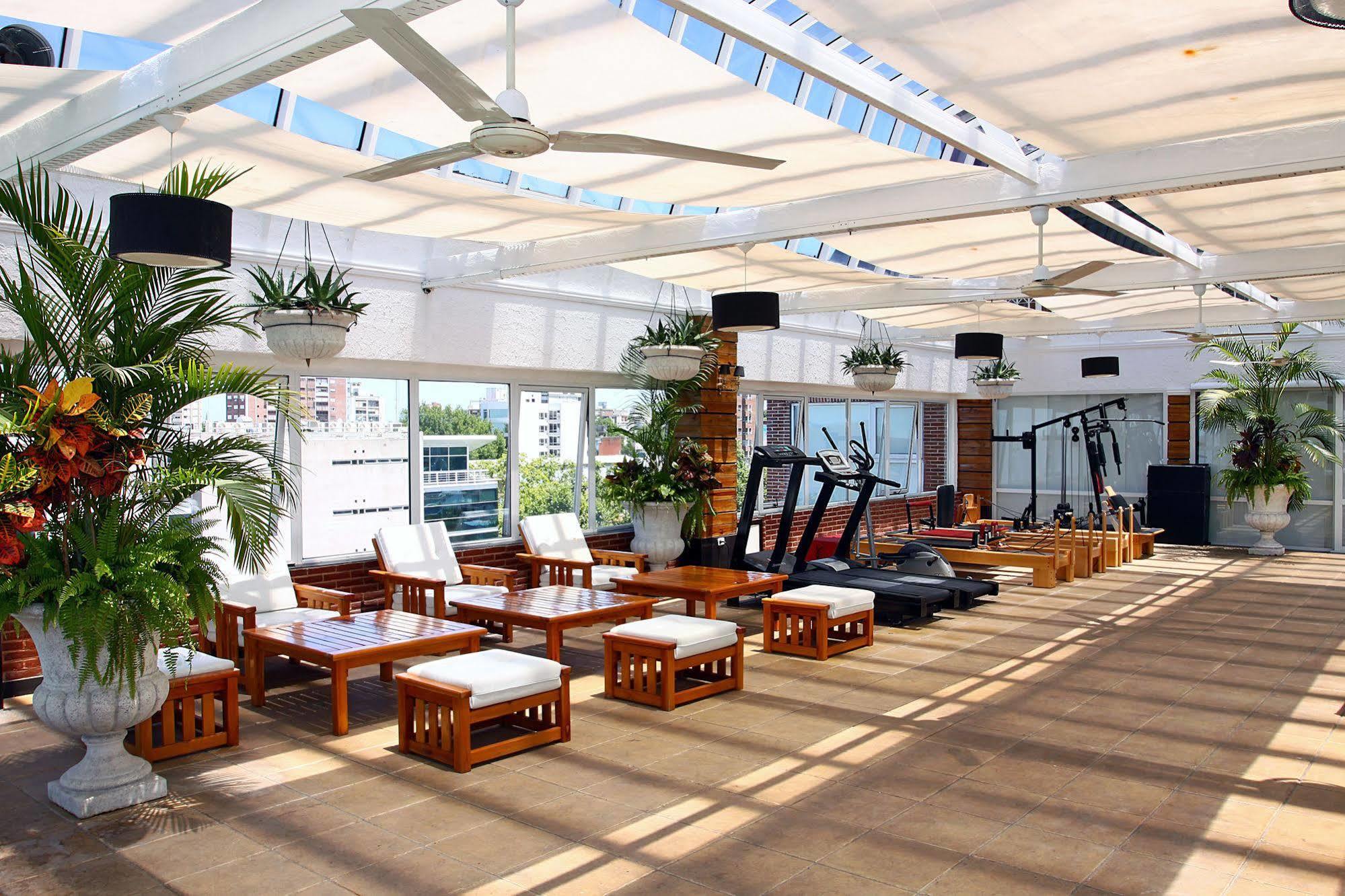 Отель Ramada By Wyndham Buenos Aires Висенте-Лопес Экстерьер фото