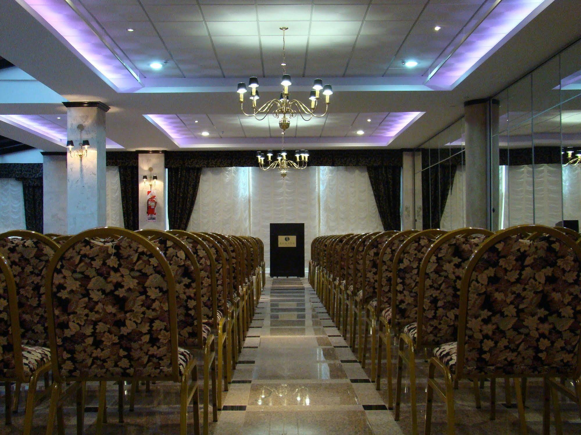 Отель Ramada By Wyndham Buenos Aires Висенте-Лопес Экстерьер фото